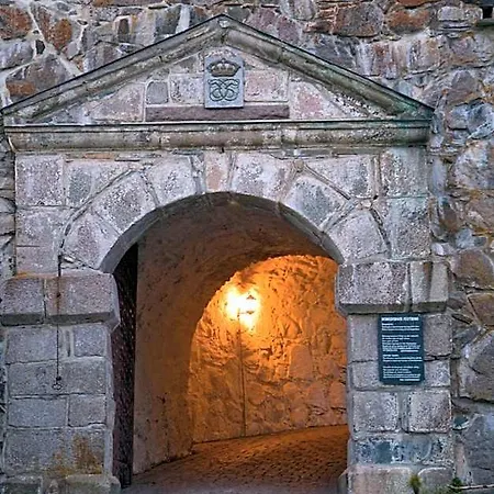 Castle & 3*